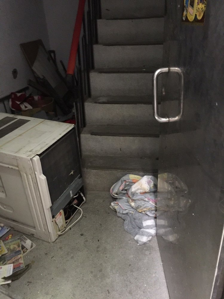 1040928竊賊颱風天偷冷氣 警耳尖聞聲逮人(圖示)