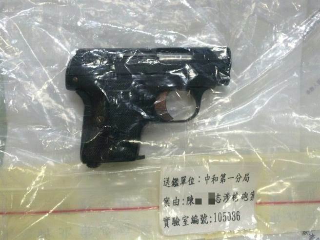1050301毒蟲持FBI專用手槍炫耀 糗無任何子彈_1