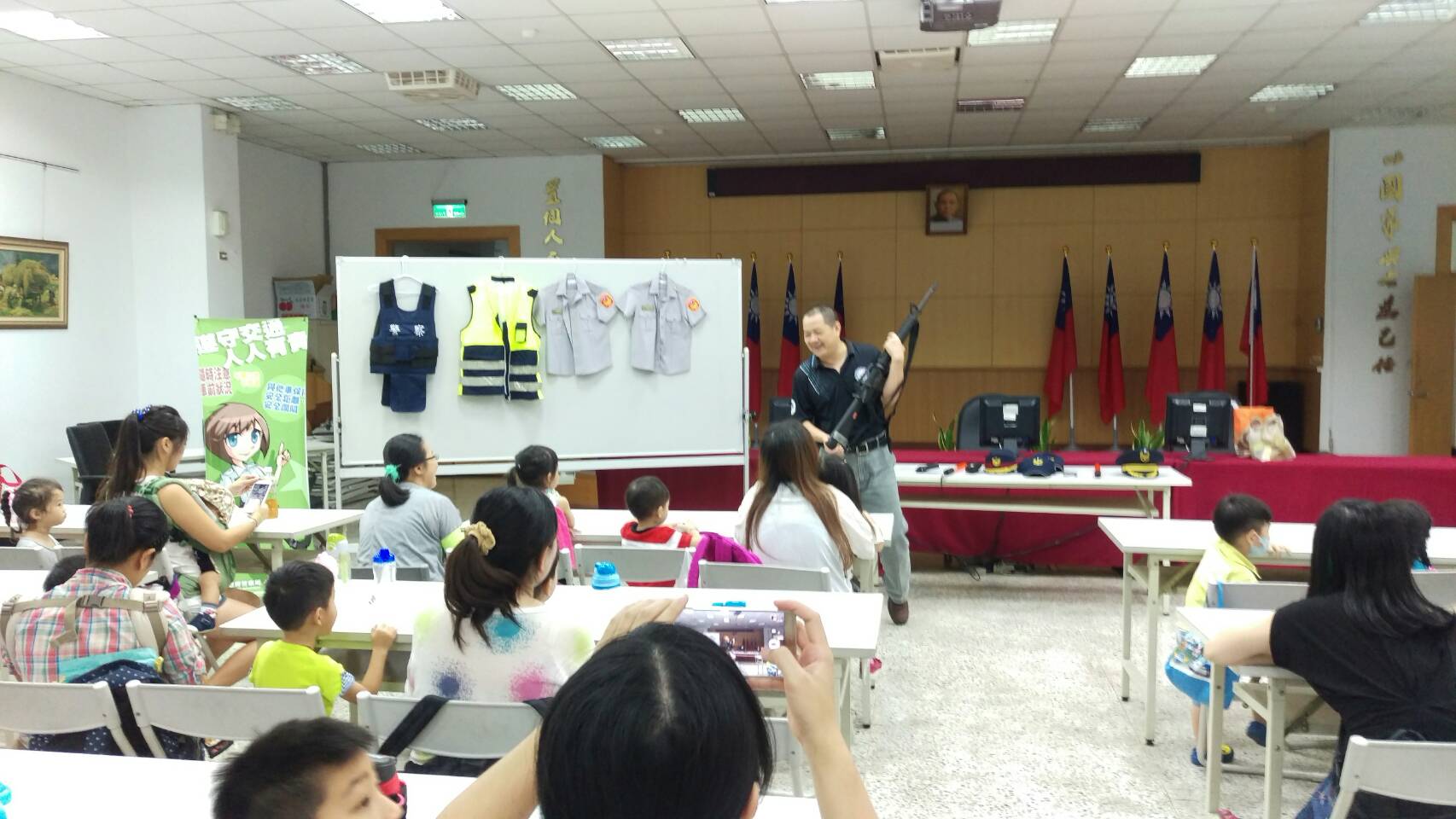 1050503萌童警局初體驗 小小波麗士嗨翻天20160504092852_1
