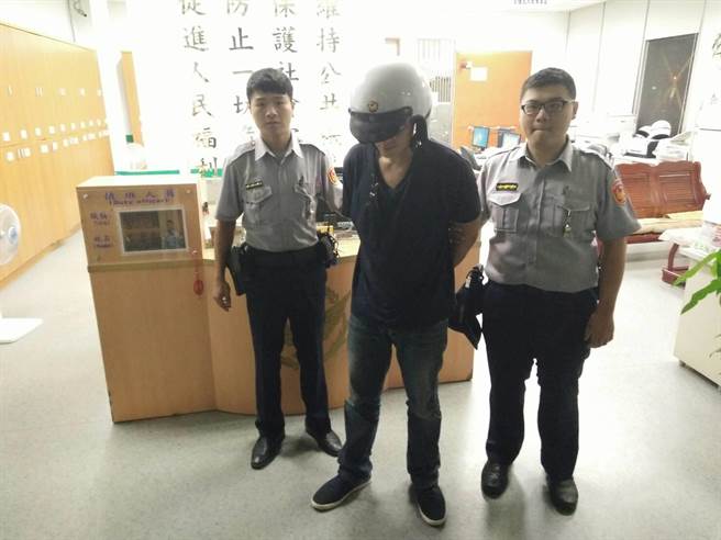 1050711違規併排停車 警查身分逮通緝犯(圖示)