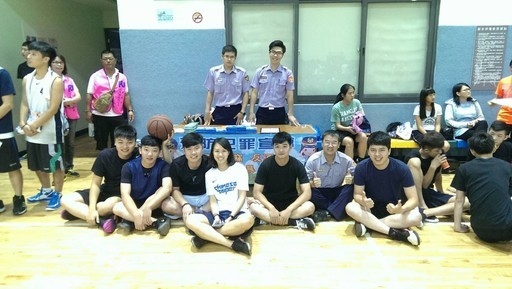 1050710夏日鬥牛超激烈 中和警也尬一手_圖示1