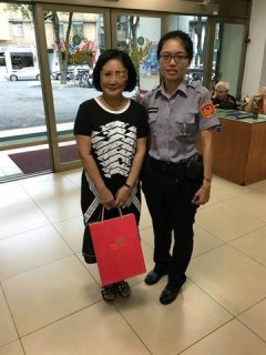 1050816熱心警協助新加坡人 找回重要文件(圖示)