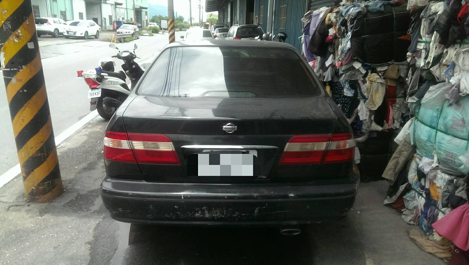西圳街車輛棄置