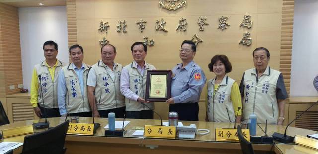 警察後盾－中和區廣濟宮捐贈警資訊裝備(圖示)