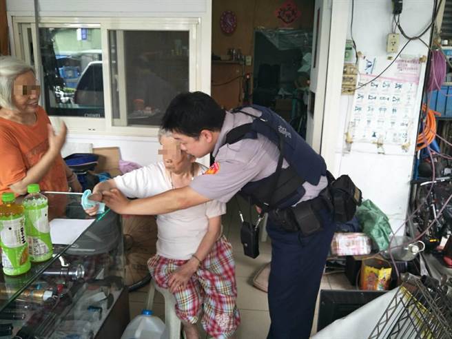 炎熱天婦走失　警巡邏發現找回家