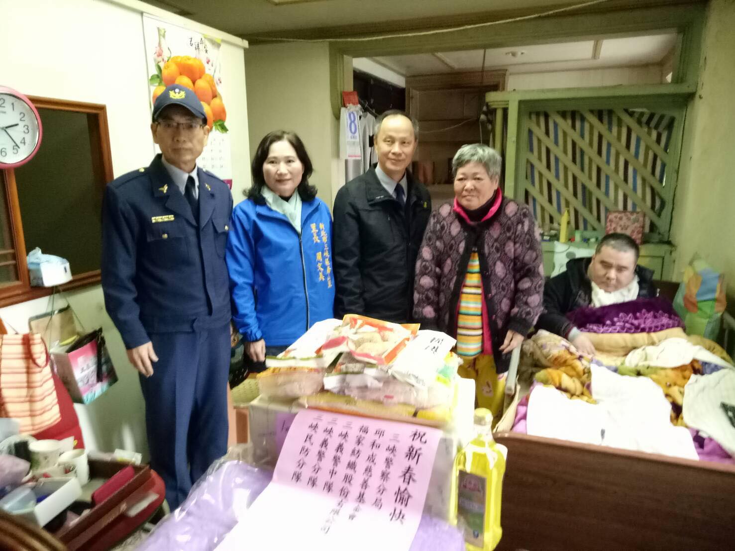 三峽警春節前夕送暖送祝福