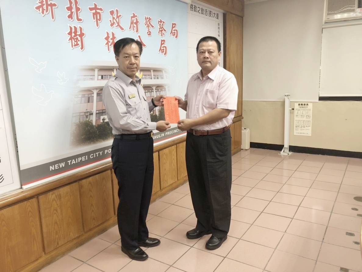 本分局林温柔分局長與偵查隊隊長廖武郎一同合影