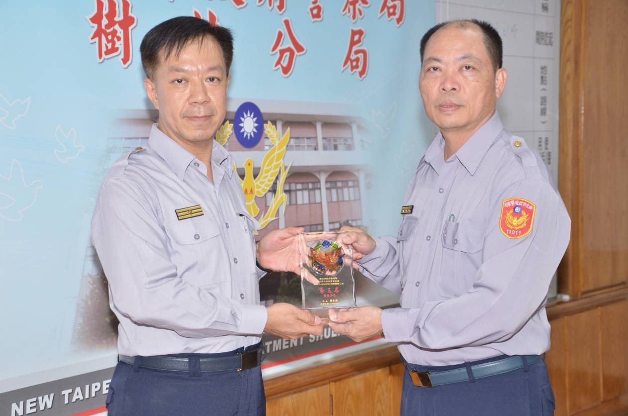 林温柔分局長與督察組組長林聖銘合影