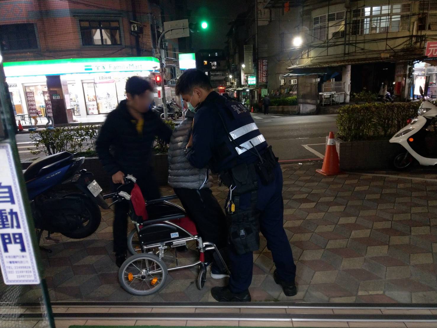 9旬失智翁險倒臥街頭