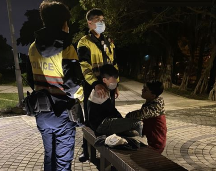 員警到場勸林男打消尋短念頭