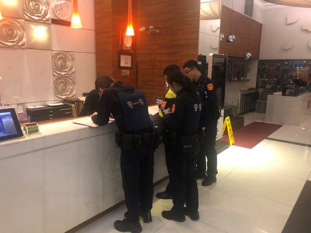 新北市政府警察局將在年節前後加強轄內旅館、KTV等易生毒品犯罪場所執行臨檢