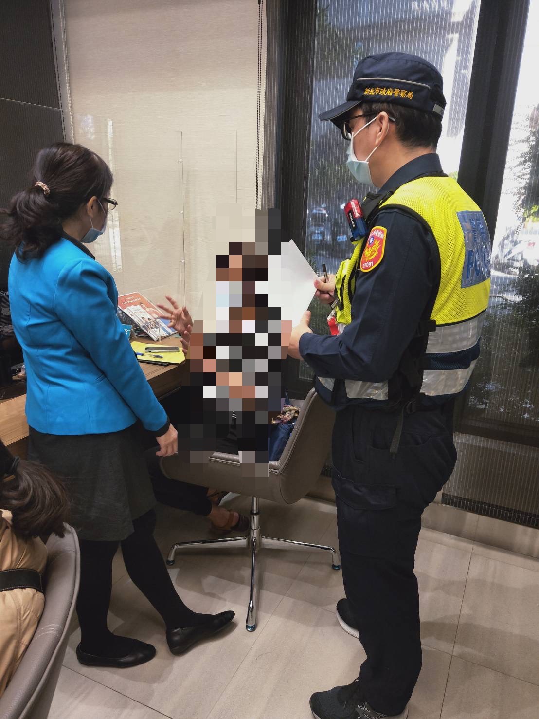 婦欲匯款百萬海外投資險遭詐 機警行員通報警攔阻