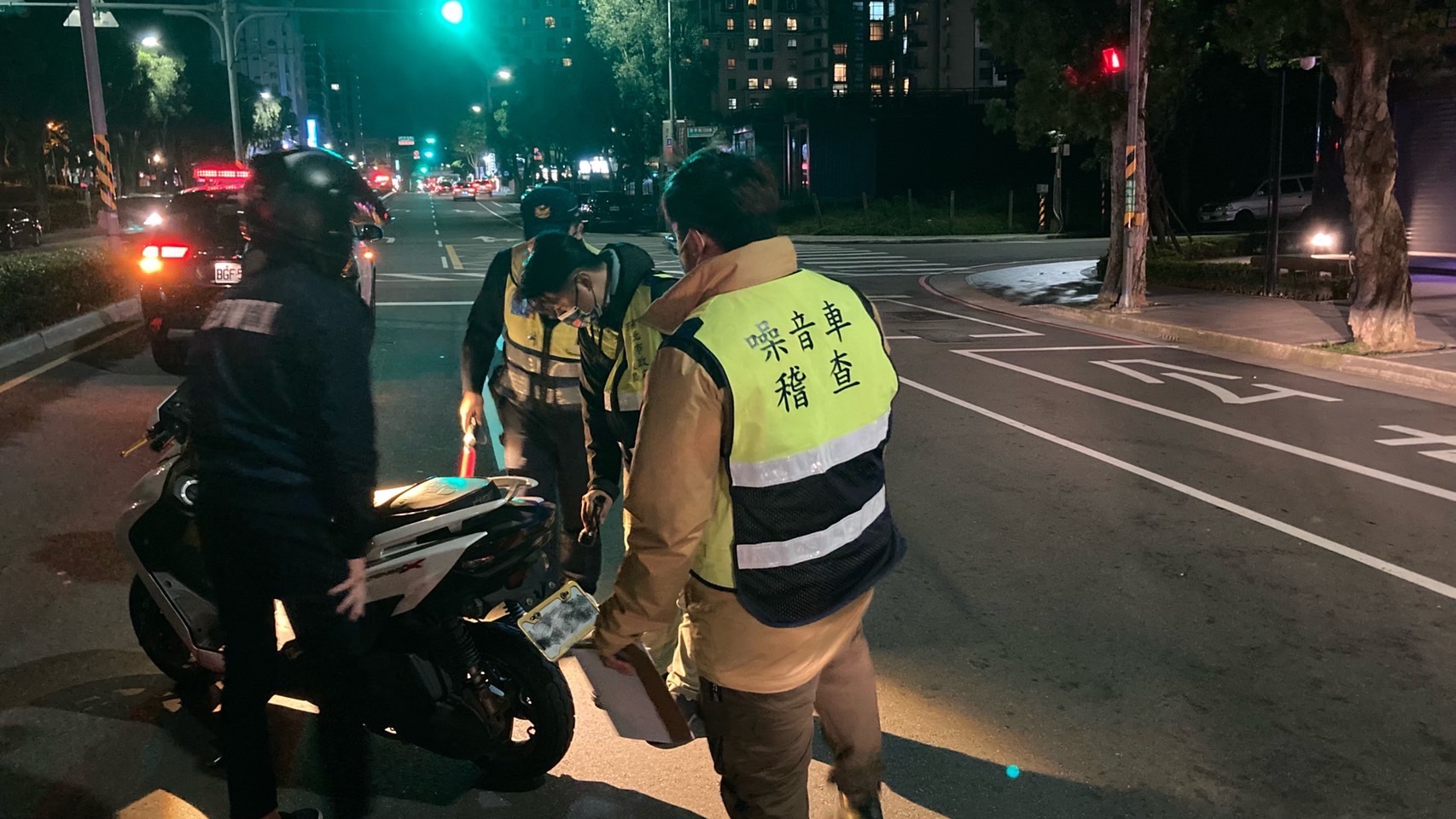 林口警與環保局強力取締