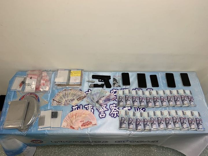 新北警冒低溫埋伏緝獲3毒販