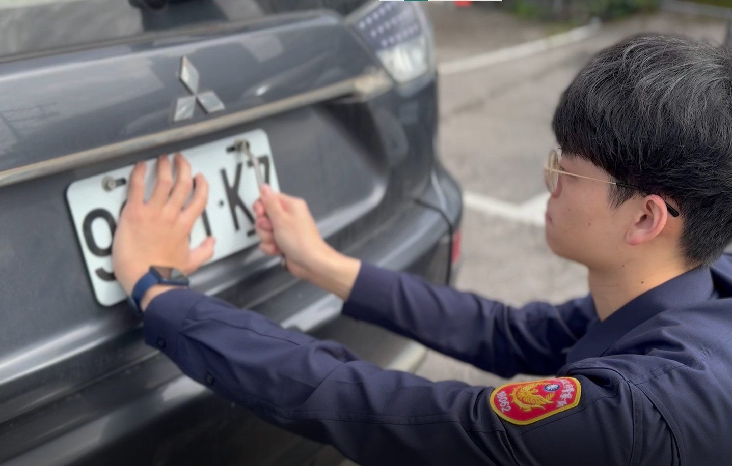 警方扣查偽變造車牌 (1)